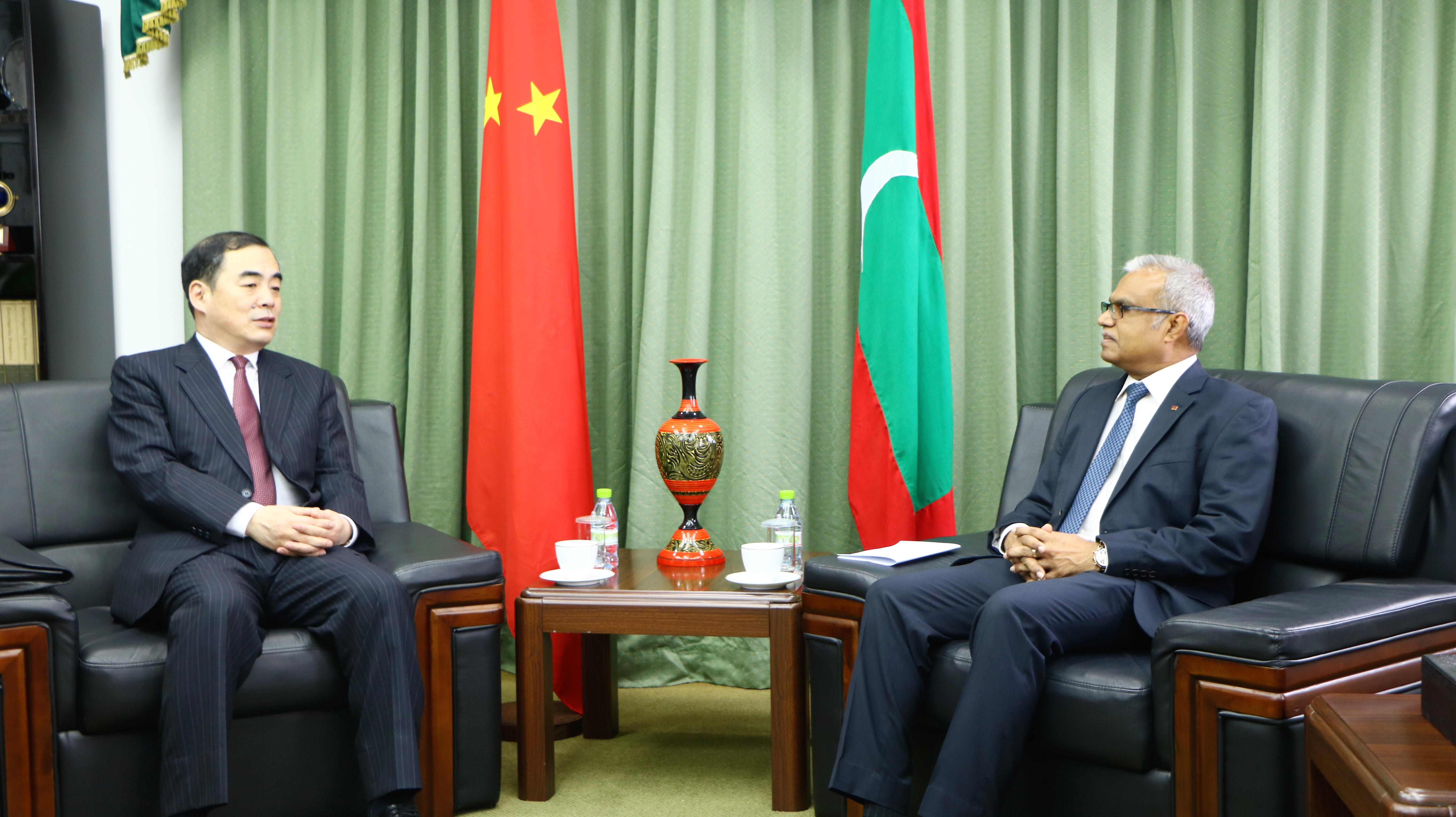 ޗައިނާގެ އެސިސްޓެންޓް މިނިސްޓަރ އޮފް ފޮރިން އެފެއާޒް ދިވެހި ޚާރިޖީ ވަޒީރުގެ އަރިހަށް އިޙްތިރާމުގެ ޒިޔާރަތެއް ކުރައްވައިފި