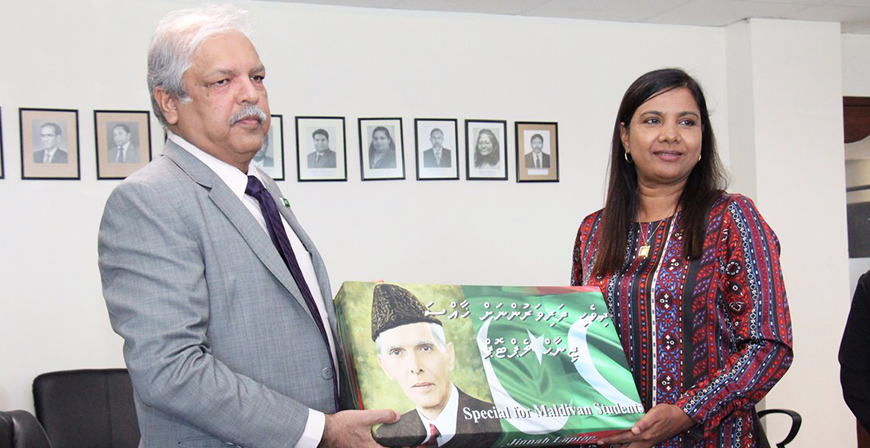 ރާއްޖޭގެ ބައެއް ސްކޫލްތަކަށް ޕާކިސްތާން ސަރުކާރުން ލެޕްޓޮޕްތަކެއް ހަދިޔާ ކުރައްވައިފި