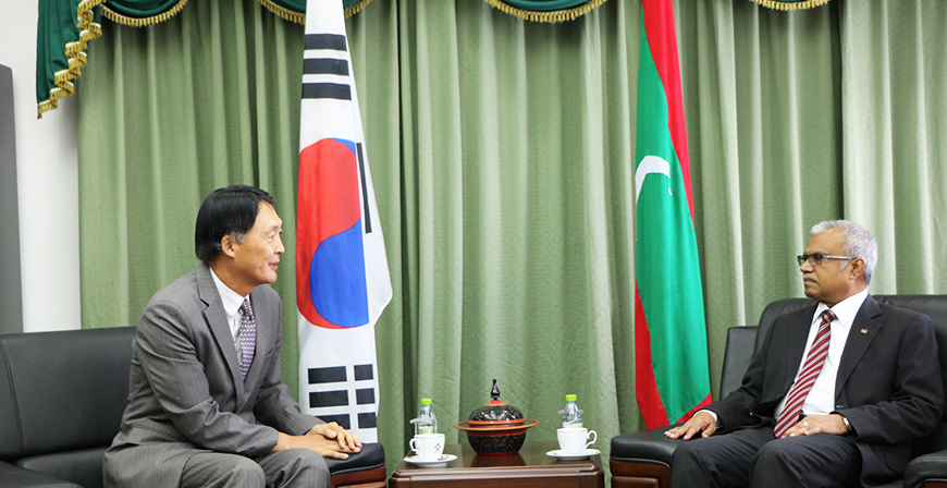 ދެކުނު ކޮރެއާ ސަރުކާރުން ރާއްޖެއަށް ކަނޑައަޅުއްވާފައި ހުންނަވާ ސަފީރު ފޮރިން މިނިސްޓަރ ޑރ. މުހައްމަދު އާސިމްއާ ބައްދަލުކުރައްވައިފި.